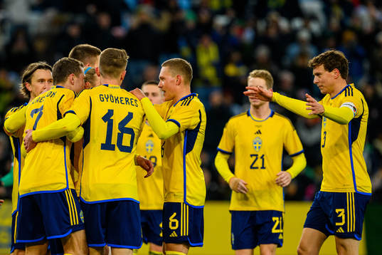 Victor Nilsson Lindelöf of Sweden celebrate 1-0 with his