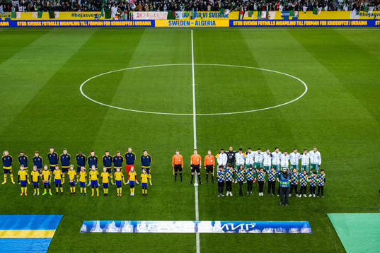 Players of Sweden and of Algeria