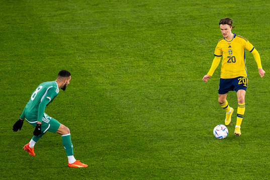 Nabil Bentaleb of Algeria and Kristoffer Olsson of Sweden