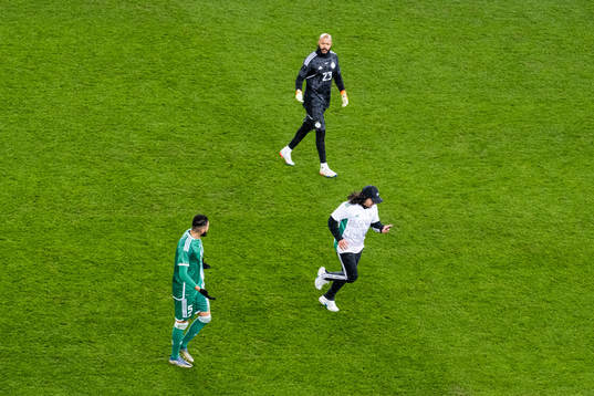 Ahmed Touba and goalkeeper Rais Mbolhi of Algeria next to