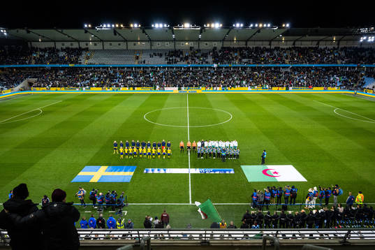 Players of Sweden and of Algeria