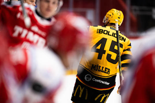 Skellefteås Oscar Möller jublar
