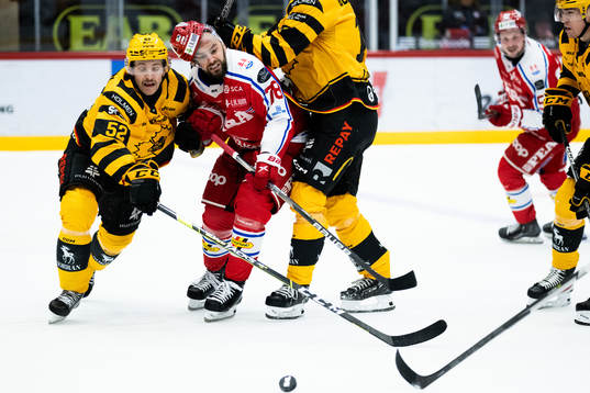 Skellefteås Arvid Lundberg och Timrås Robin Hanzl