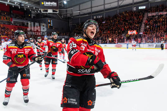 Luleås Erik Gustafsson jublar