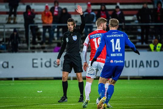 Tore Hansen, referee