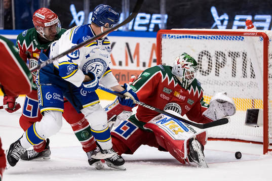 Leksands Carter Ashton och Frölundas målvakt Lars