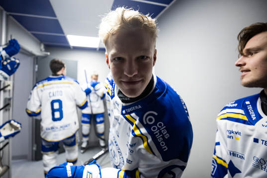Leksands Emil Heineman innan ishockeymatchen i SHL mellan