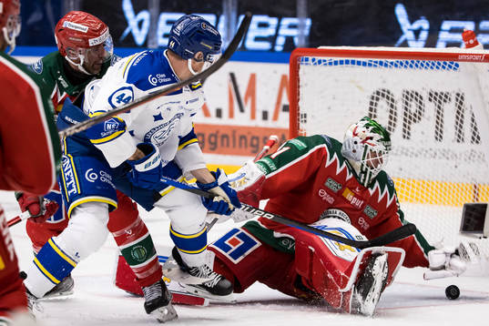 Leksands Carter Ashton och Frölundas målvakt Lars