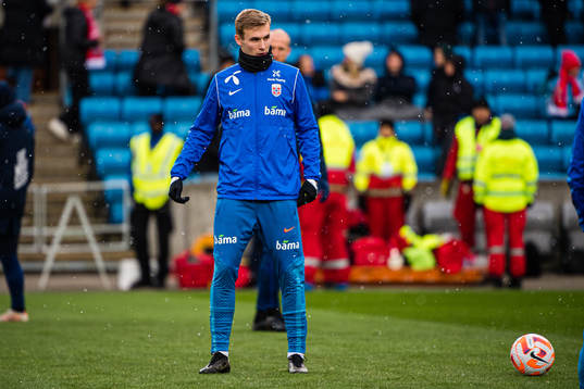 Sivert Heggheim Mannsverk of Norway warms up
