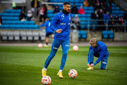 Ohikhuaeme Omoijuanfo of Norway warms up