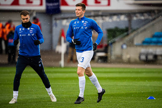 Daniel O'Shaughnessy of Finland warms up