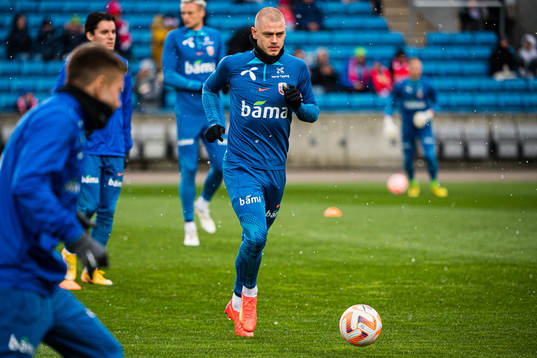 Julian Ryerson of Norway warms up