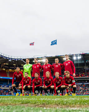The starting eleven of Norway poses for a team group photo