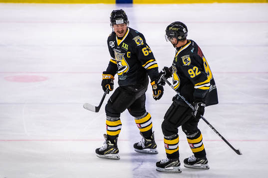 Panterns Viktor Holmkvist och Sebastian Molldén jublar