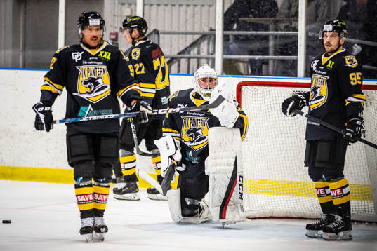Panterns målvakt Gustav Walldén deppar