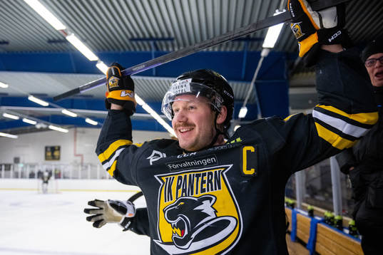 Panterns Viktor Holmkvist jublar