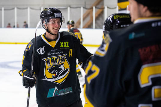 Panterns Kim Johansson jublar