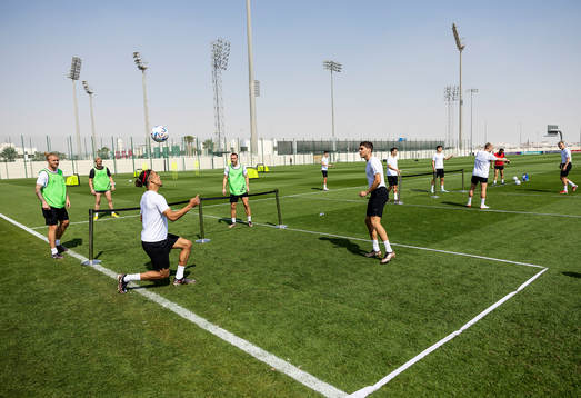 [DK=20221120: Herrelandsholdet træner i Doha,