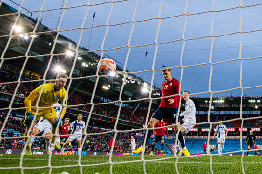 Bläddra bland fler bilder av Football, International friendly, Norway - Finland