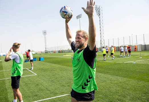 [DK=20221120: Herrelandsholdet træner i Doha, Qatar -