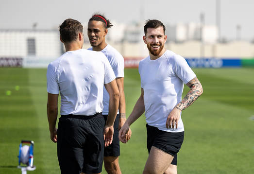 [DK=20221120: Herrelandsholdet træner i Doha, Qatar -
