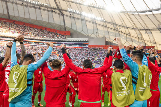 Players of Iran pray