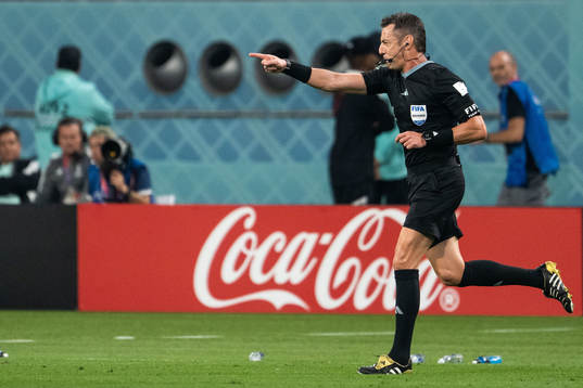 Referee Raphael Claus