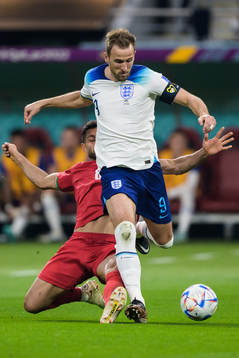 Morteza Pouraliganji of Iran and Harry Kane of England