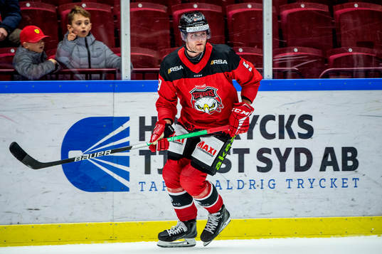 Malmö Redhawks Kim Rosdahl värmer upp
