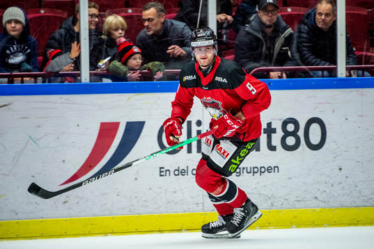Malmö Redhawks Kim Rosdahl värmer upp