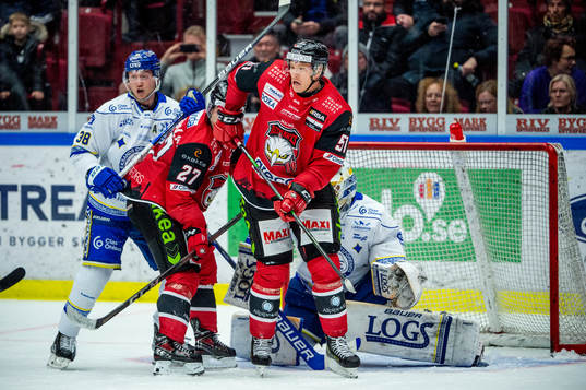 Malmö Redhawks Emil Sylvegård och Ponthus Westerholm mot