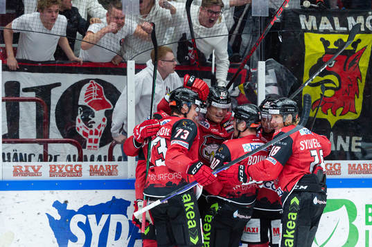 Malmö Redhawks Fredrik Händemark jublar