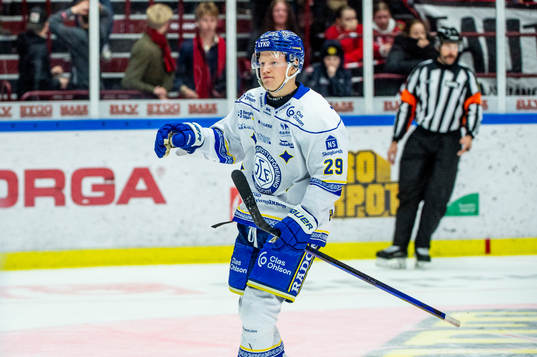 Leksands Emil Heineman jublar avgörande straffen