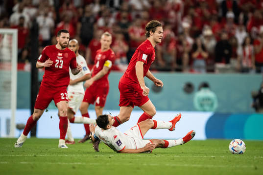 Youssef Msakni of Tunisia and Joachim Andersen of Denmark