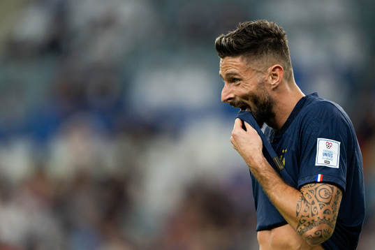 Olivier Giroud of France loos dejected