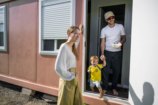 Cecilia Alfsdotter and Juan Pablo together with their kid