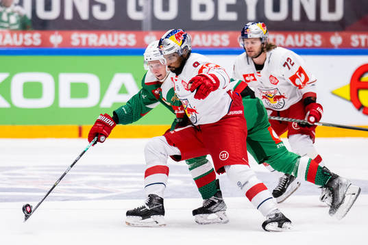 Adam Engström of Rögle and Ali Wukovits of RB Salzburg