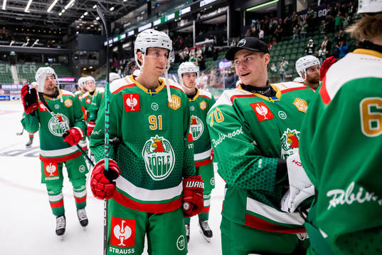 Adam Tambellini and goalkeeper Calle Clang of Rögle