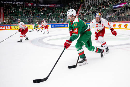 Ludvig Larsson of Rögle and Andrew MacWilliam of RB