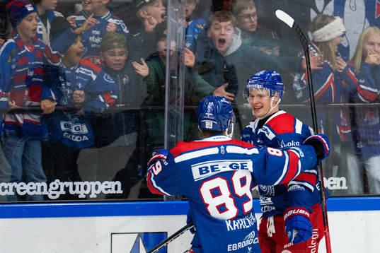 Oskarshamns Antti Suomela jublar med Patrik Karlkvist