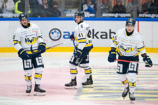 HV71s André Petersson, Chad Billins och Radan Lenc deppar