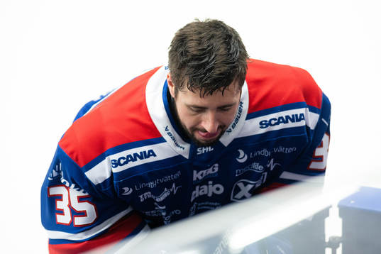 Oskarshamns målvakt Joe Cannata deppar