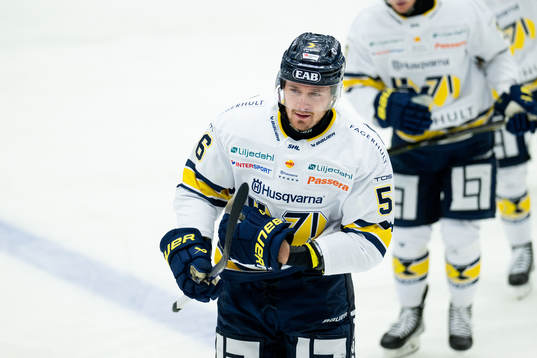 HV71s Fredrik Forsberg jublar