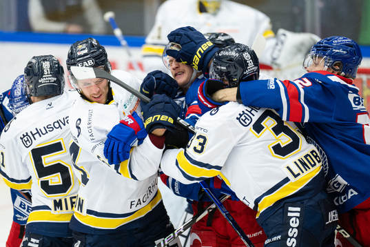 Oskarshamns Jonas Engström och HV71s Måns Lindbäck