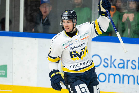 HV71s Mikkel Bödker jublar