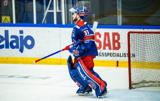 Oskarshamns målvakt Tim Juel deppar