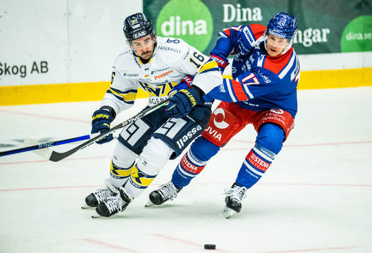 HV71s Joseph Laleggia och Oskarshamns Jonas Engström