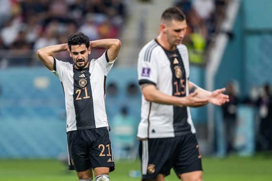 Ilkay Gündogan and Niklas Süle of Germany look dejected