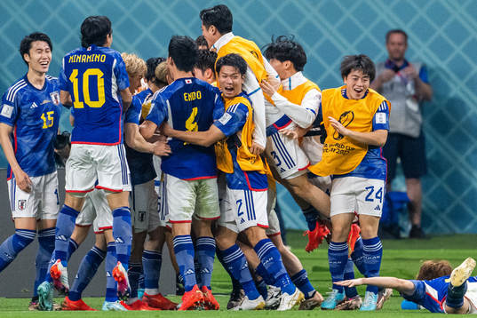 Ritsu Doan of Japan celebrates with team mates
