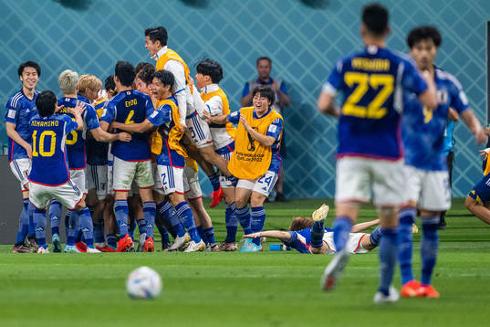Ritsu Doan of Japan celebrates with team mates